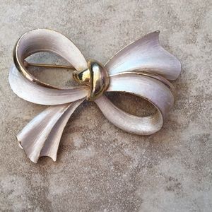 Vintage / antique pin brooch